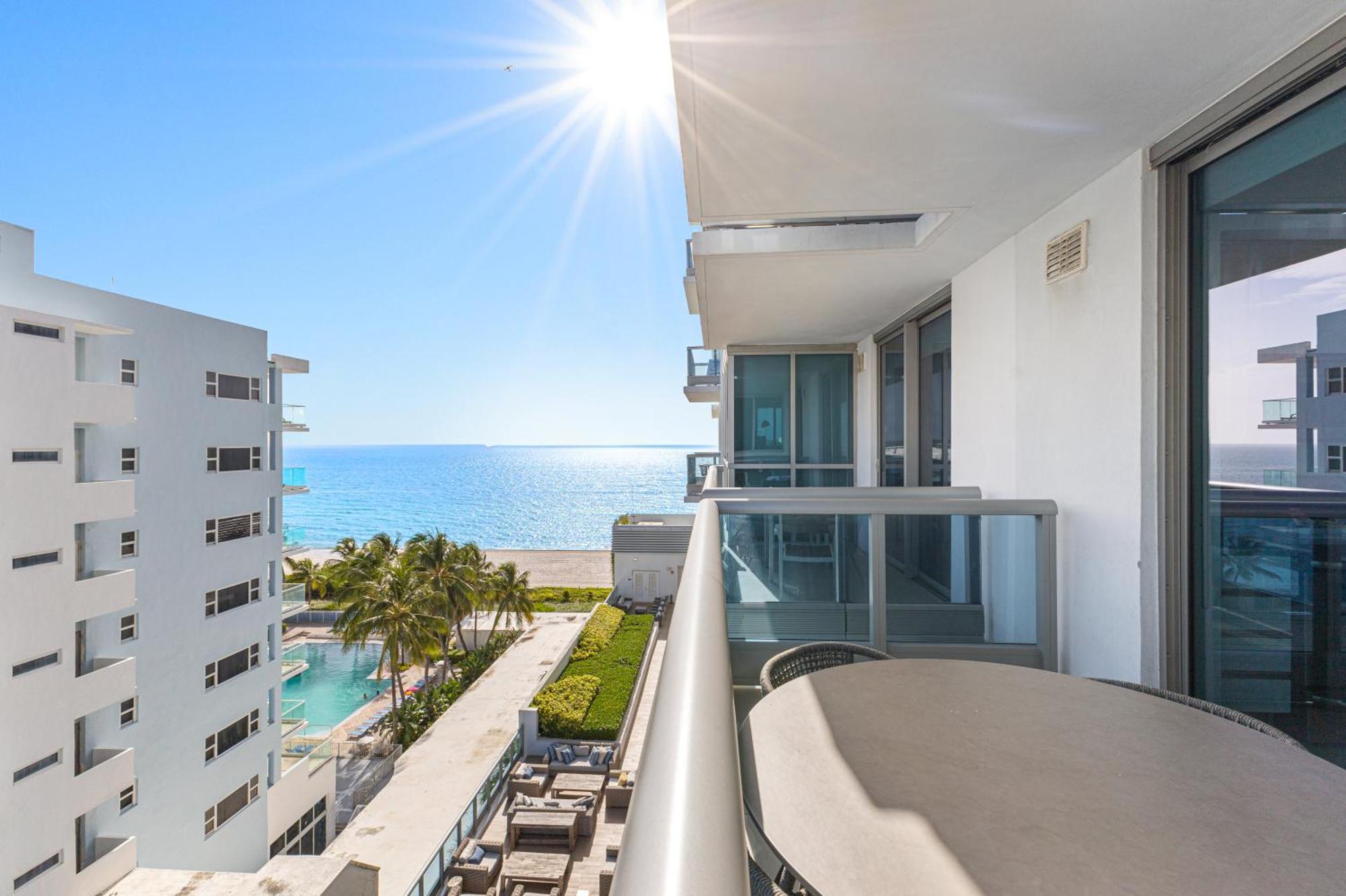 Dharma Home Suites Miami Beach At Monte Carlo Екстериор снимка