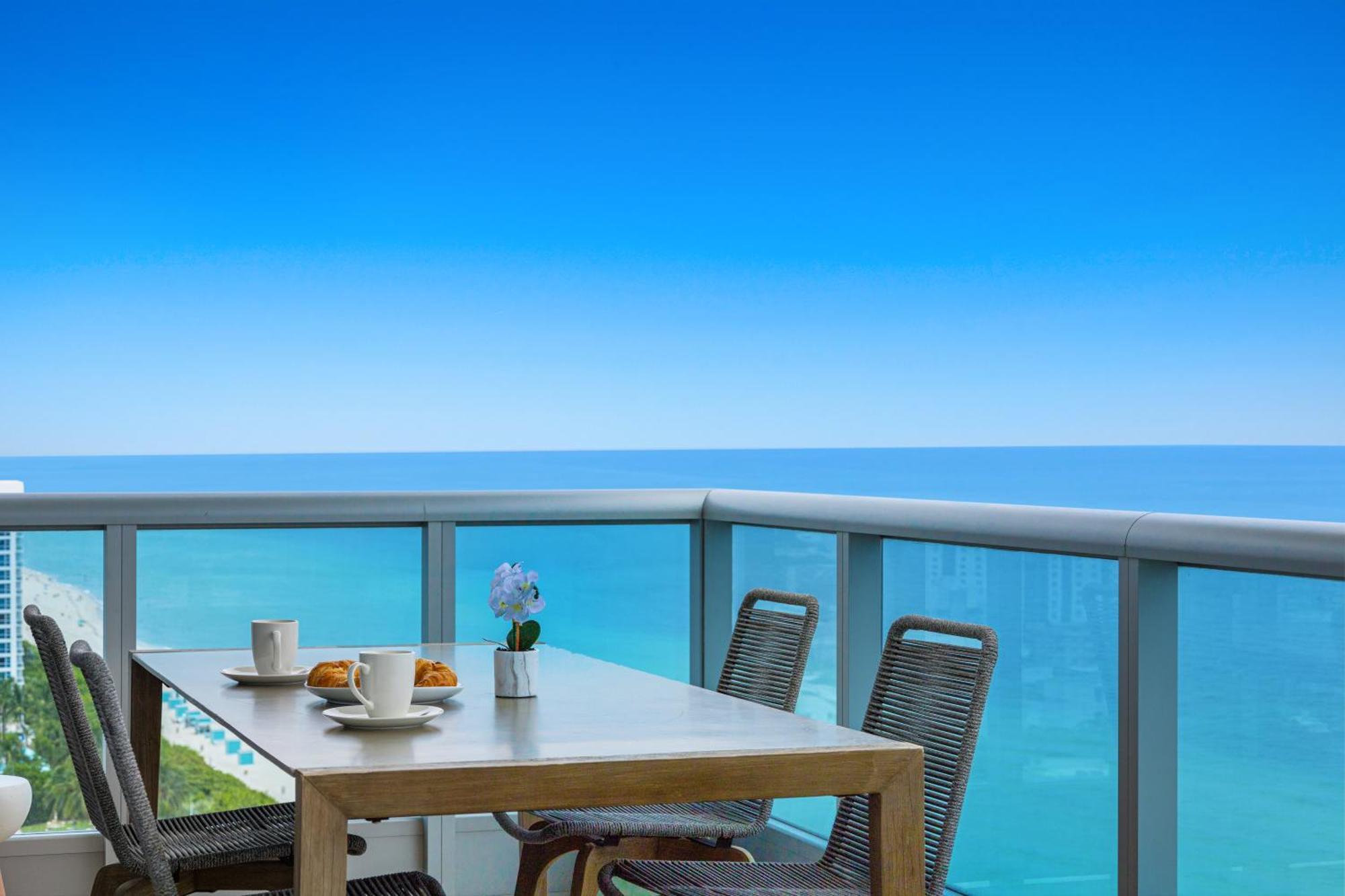 Dharma Home Suites Miami Beach At Monte Carlo Екстериор снимка