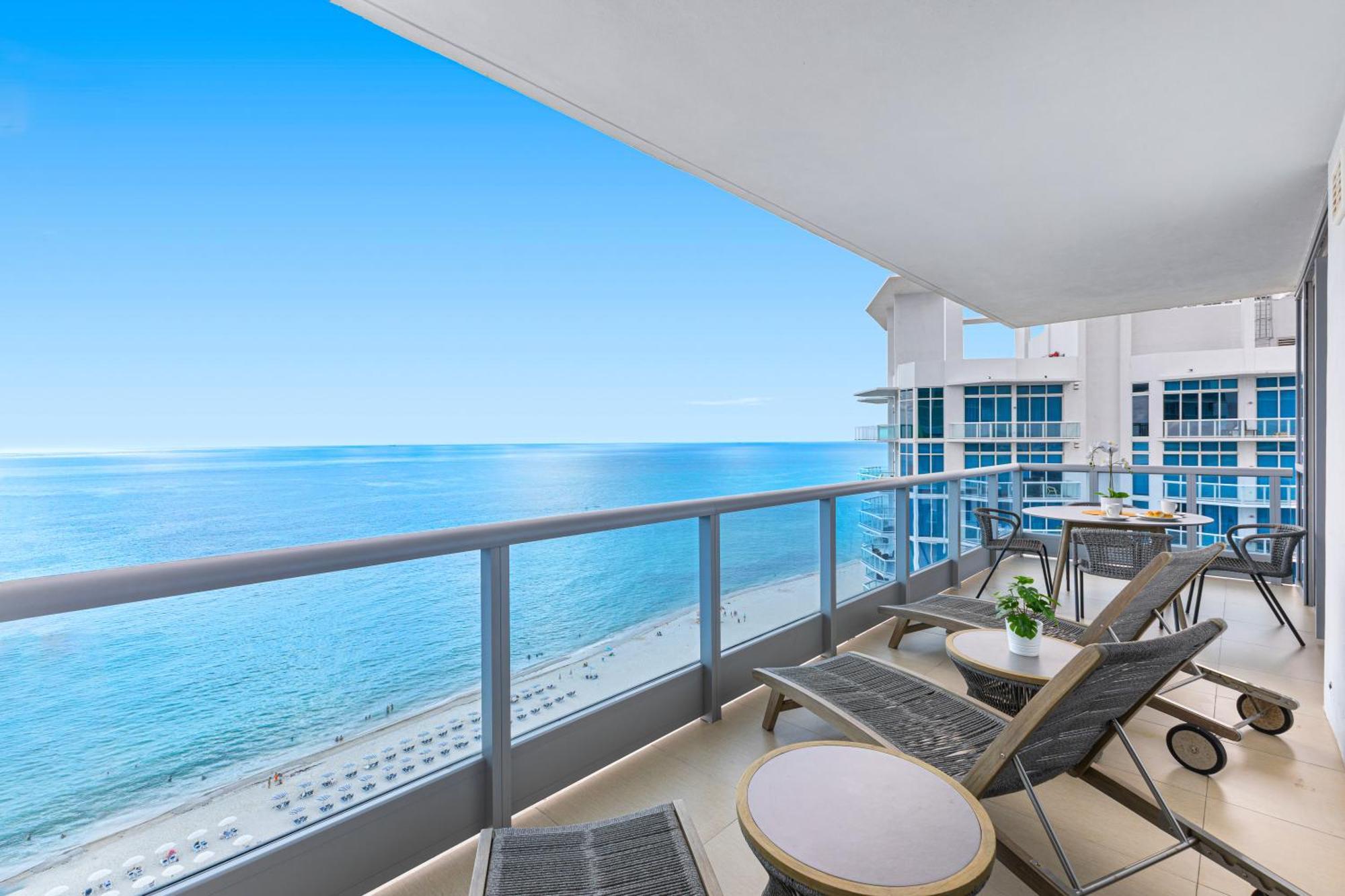 Dharma Home Suites Miami Beach At Monte Carlo Екстериор снимка